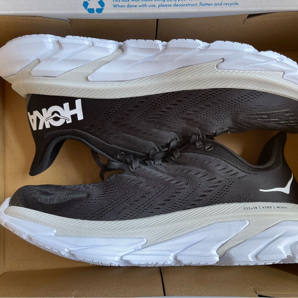 HOKA Clifton Edge women’s size 9.5 New in box. Blank, tan, white